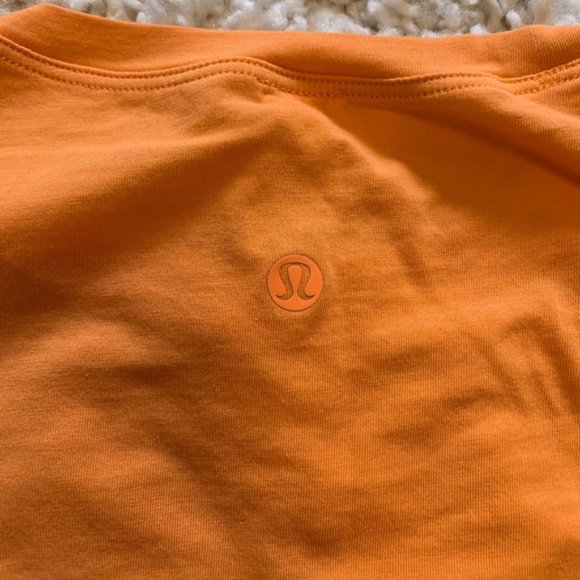 NWT Lululemon Cates Tee - Picture 4 of 5